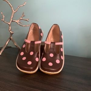 Brown and pink Puddle Jumper